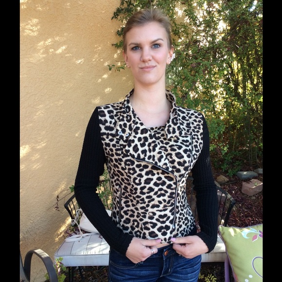 CHEETAH PRINT MOTO ZIP TOP - Picture 6 of 8